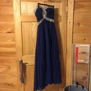Dresses/Prom dresses